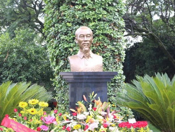 Khánh thành tượng đài Chủ tịch Hồ Chí Minh tại Đại sứ quán Việt Nam tại Mexico  - ảnh 1